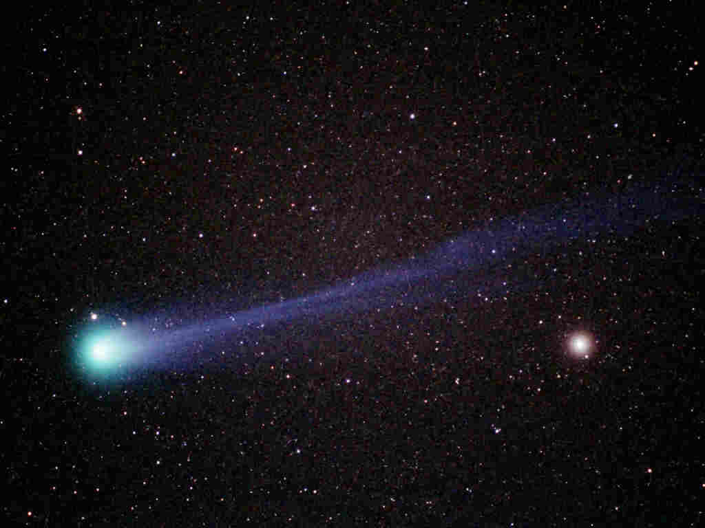 Comet Hyakutake with bluish plasma tail